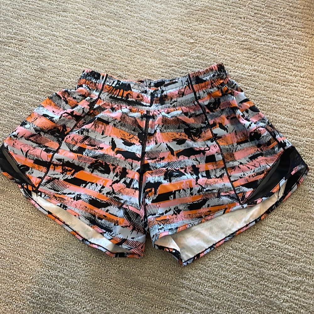 Lululemon hotty hot low-rise lined short 3”